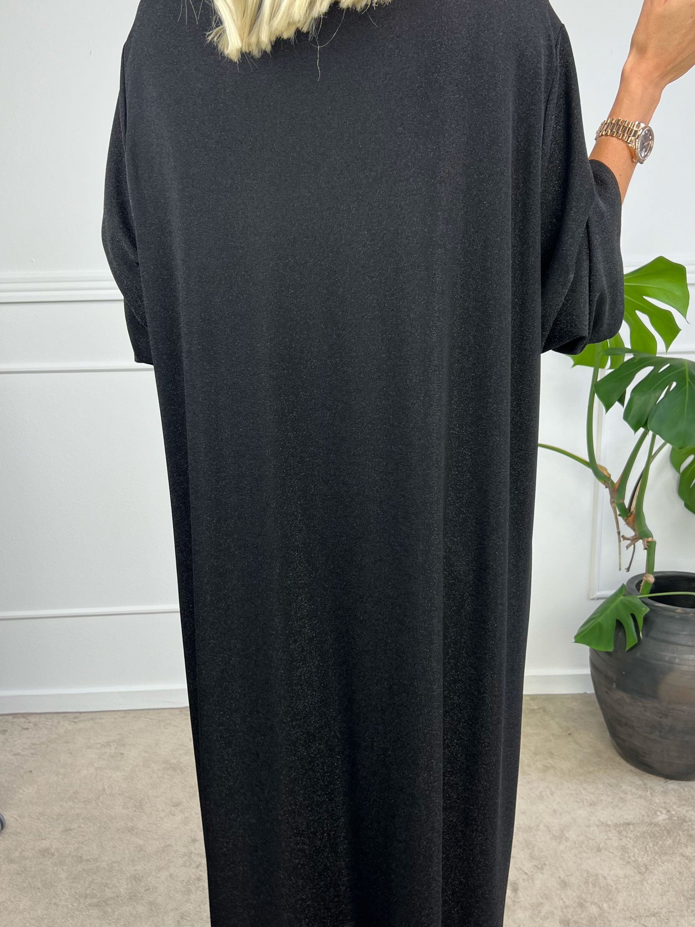 Damaris - Lang kjole i løs pasform med glimmertråde